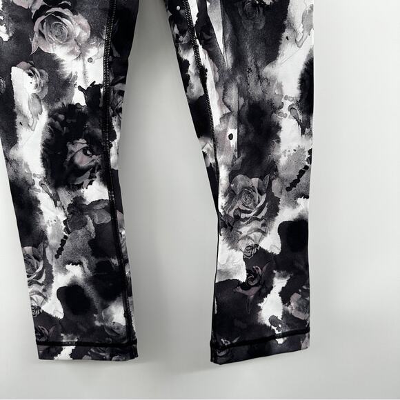 Lululemon Wunder Under Crop High Rise Leggings‎ in Obscurred Black Daisy Maeve 4 - Picture 4 of 12